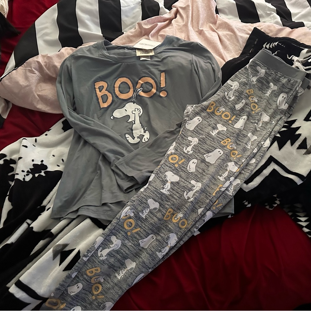 Snoopy- peanut Halloween pajama set